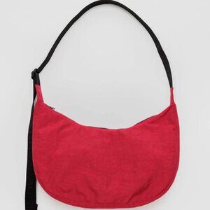 Baggu Medium Crescent in Candy Apple Red